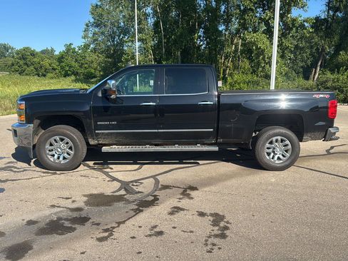 Used 2019 Chevrolet Silverado 2500 LTZ w/ Duramax Plus Package AWD/4WD image 2