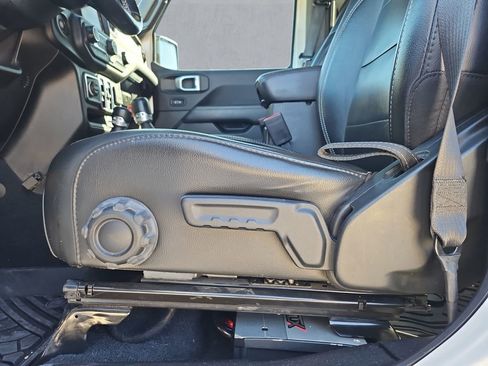 Used 2021 Jeep Wrangler Unlimited Sahara w/ Cold Weather Group image 16