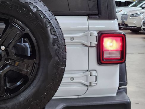 Used 2021 Jeep Wrangler Unlimited Sport AWD/4WD image 22