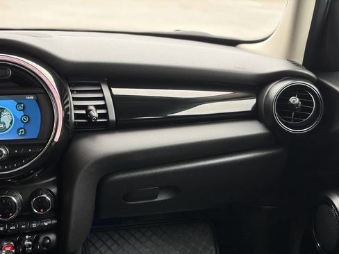 Used 2019 MINI Cooper 4-Door Hardtop w/ Signature Upholstery Package image 2