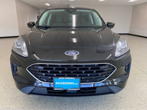 Used 2022 Ford Escape SE w/ SE Sport Appearance Package image 3