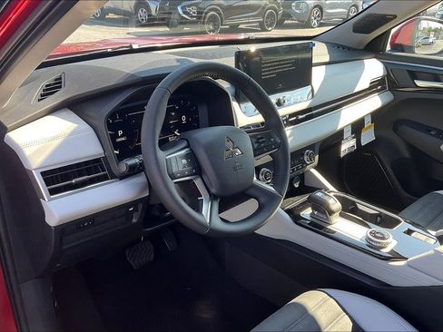 New 2025 Mitsubishi Outlander image 6