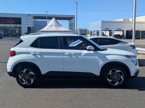 Used 2025 Hyundai Venue SEL image 7