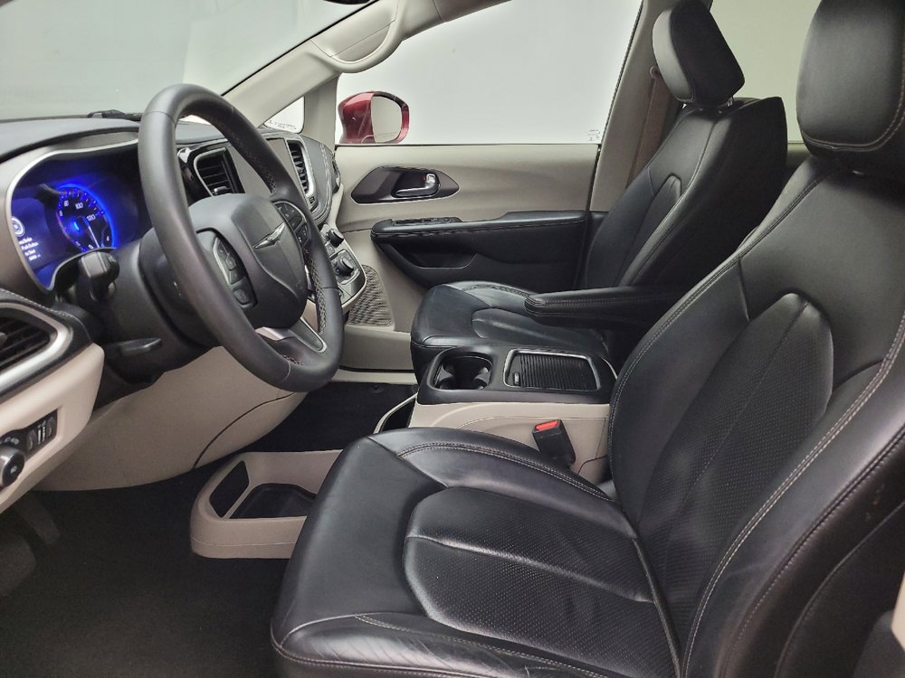 Used 2022 Chrysler Pacifica Touring-L FWD image 17
