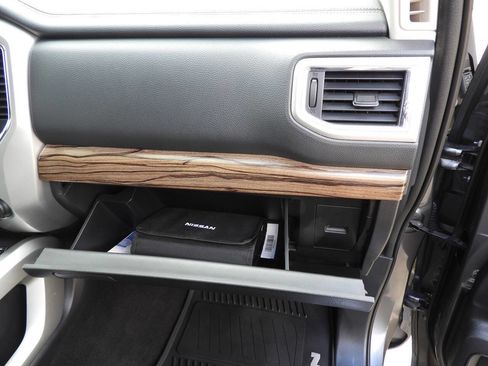 Used 2018 Nissan Titan SL w/ Chrome Package image 32