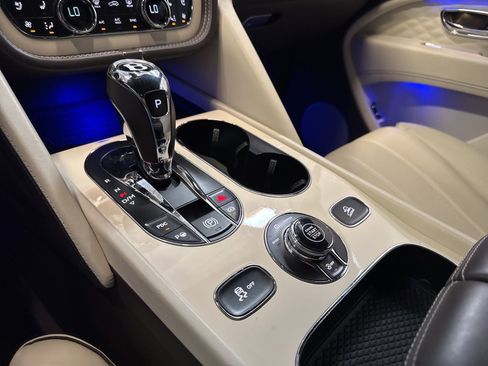 Used 2023 Bentley Bentayga Extended Wheelbase AWD/4WD image 41