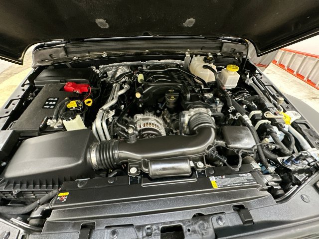 Used 2025 Jeep Gladiator Sport AWD/4WD image 19