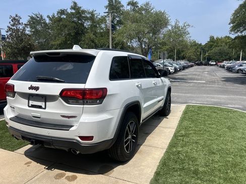 Used 2017 Jeep Grand Cherokee Trailhawk w/ Trailhawk Luxury Group AWD/4WD image 5