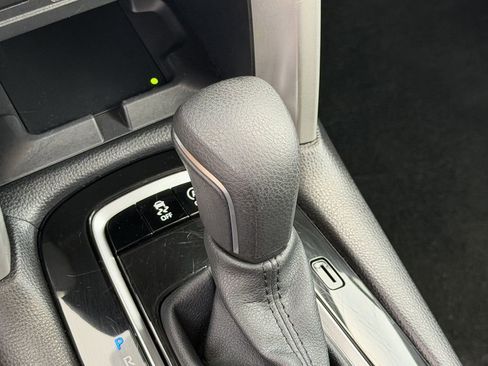 Used 2025 Toyota Corolla Cross LE image 21