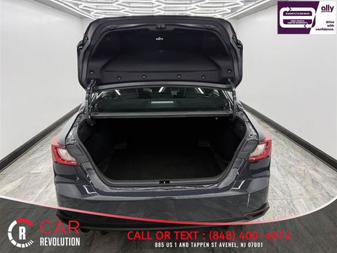 Used 2025 Toyota Camry SE FWD image 6