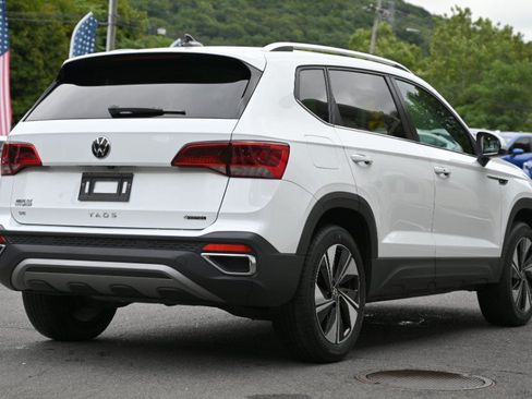 Used 2024 Volkswagen Taos SE AWD/4WD image 6