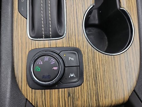 Used 2019 GMC Acadia Denali w/ Technology Package AWD/4WD image 29
