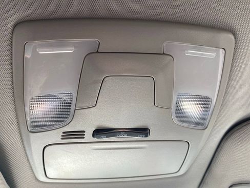 Used 2017 Toyota Sienna L image 24