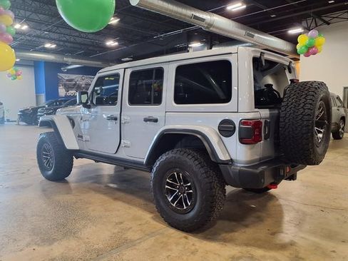 Used 2024 Jeep Wrangler Unlimited Rubicon AWD/4WD image 7