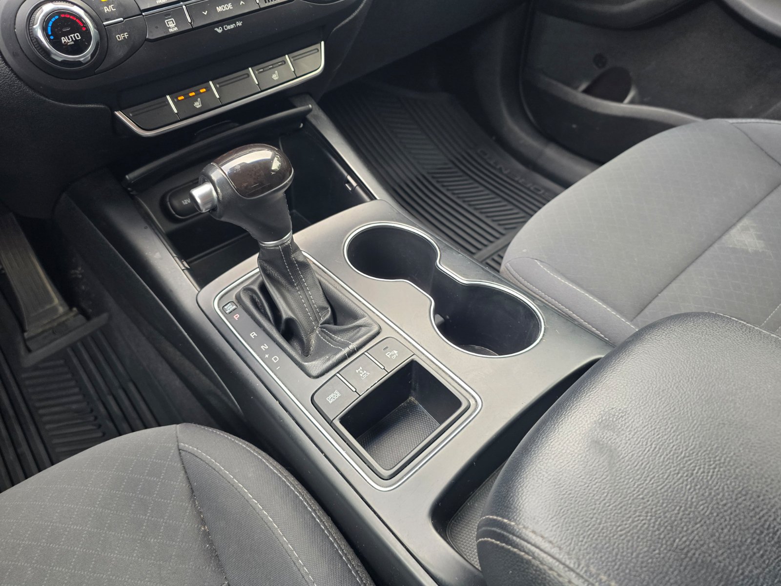Used 2018 Kia Sorento AWD image 17