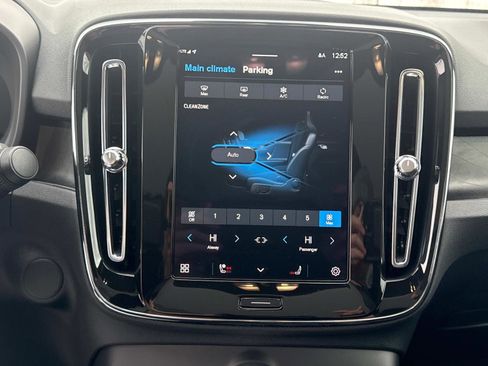 Certified 2024 Volvo C40 P8 Recharge Ultimate w/ Protection Package Premier image 22