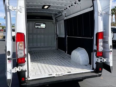 Used 2025 RAM ProMaster 2500 w/ Convenience Group FWD image 30