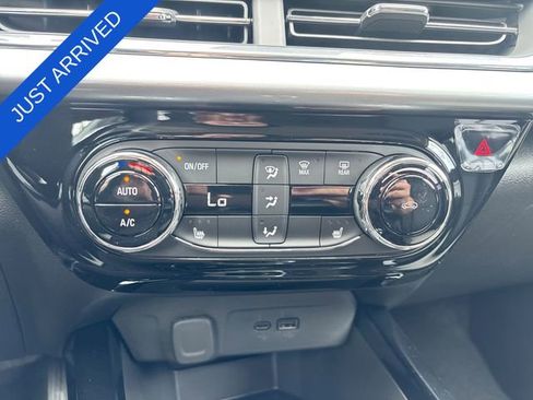 New 2026 Chevrolet Trax LT w/ LT Convenience Package FWD image 17