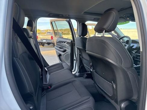 Used 2023 Jeep Grand Cherokee Laredo image 26