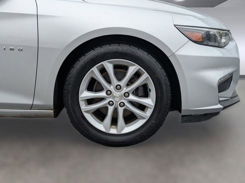 Used 2017 Chevrolet Malibu LT image 12