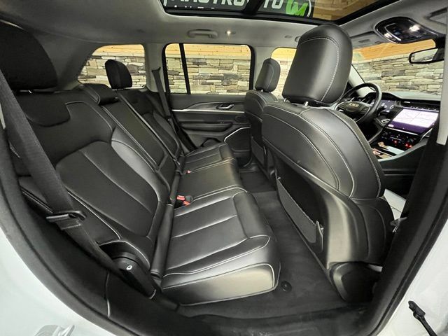 Used 2022 Jeep Grand Cherokee Limited AWD/4WD image 40