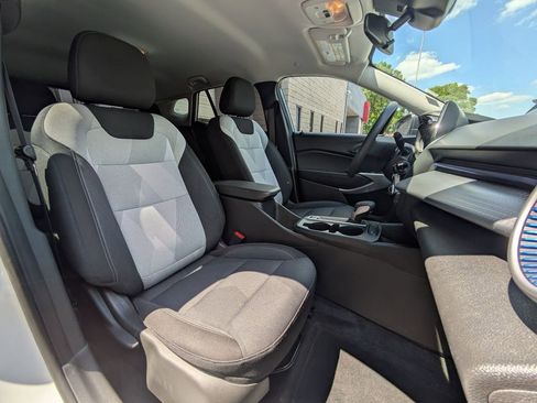 Used 2025 Chevrolet Trax LS FWD image 31