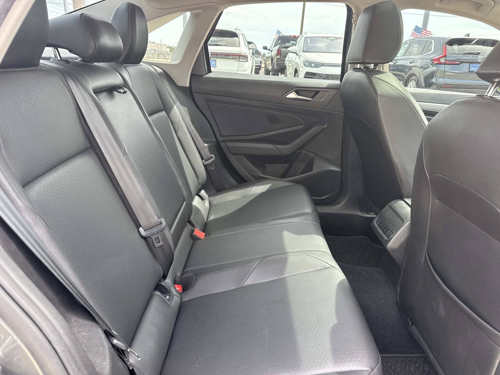Used 2020 Volkswagen Jetta SE w/ SE Cold Weather Package FWD image 9