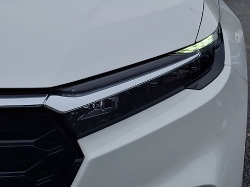 Used 2025 Honda CR-V EX image 9
