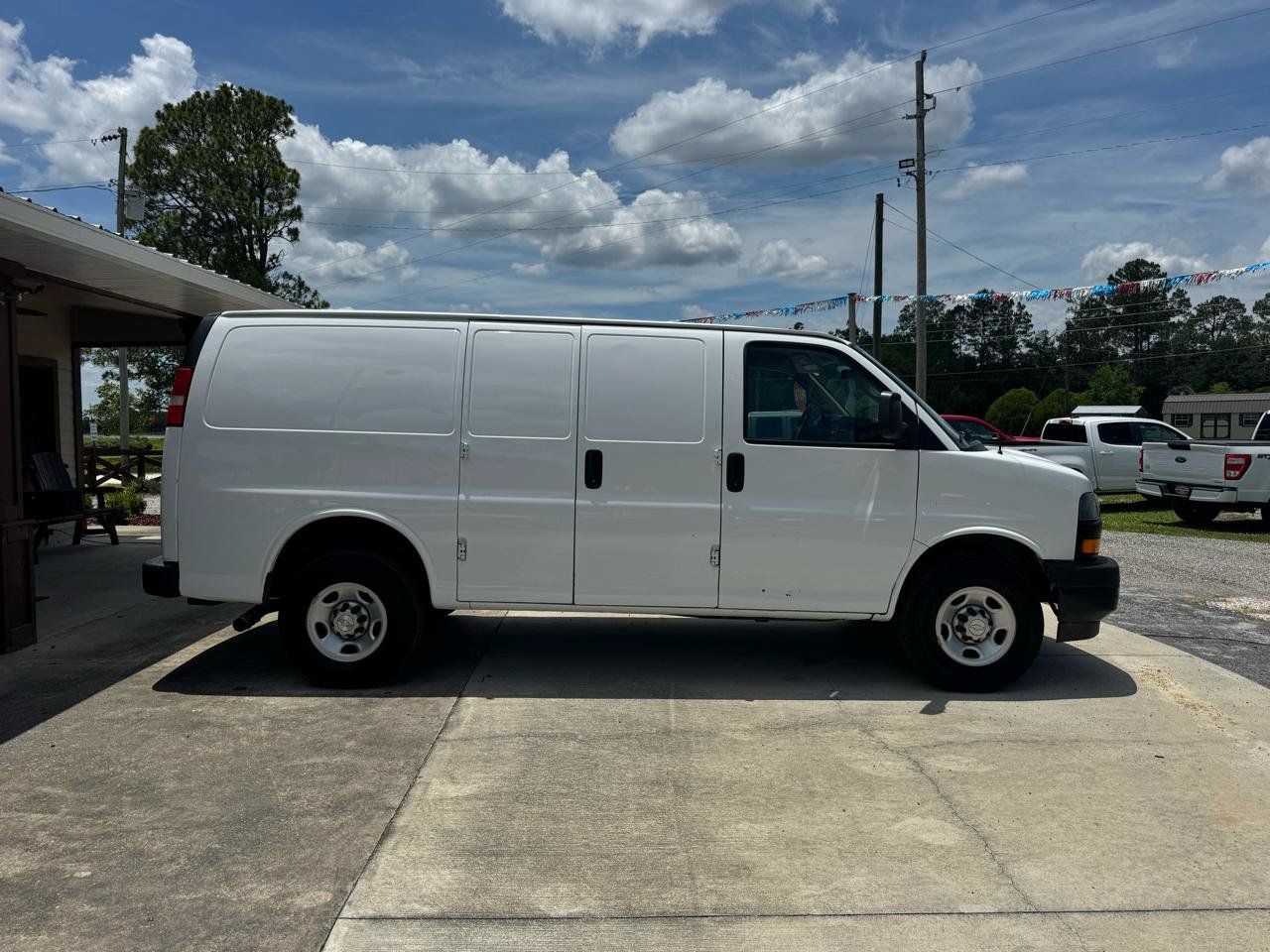 Used 2021 Chevrolet Express 2500 RWD image 4