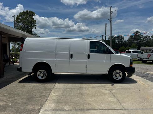 Used 2021 Chevrolet Express 2500 RWD image 4
