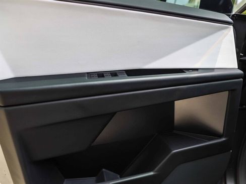 Used 2024 Tesla Cybertruck AWD Crew Cab image 29