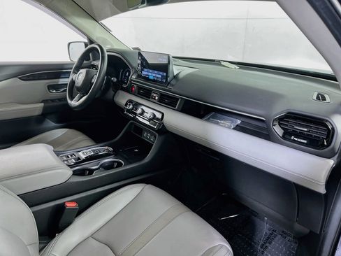 Used 2025 Honda Pilot Touring image 29