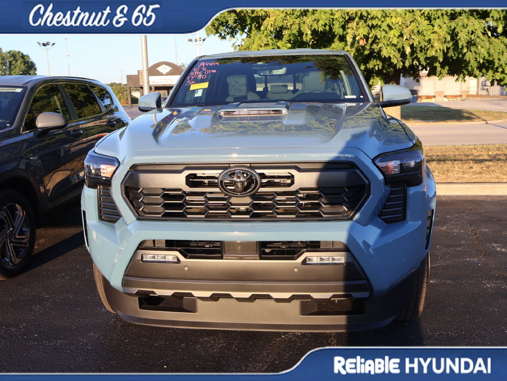 Used 2026 Toyota Tacoma TRD Sport w/ TRD Sport Upgrade Package AWD/4WD image 5