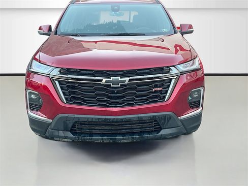 Used 2023 Chevrolet Traverse RS image 2