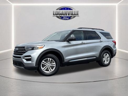 Certified 2023 Ford Explorer XLT w/ Equipment Group 202A AWD/4WD image 1