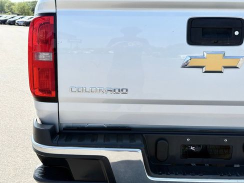 Used 2017 Chevrolet Colorado W/T w/ WT Convenience Package RWD image 9
