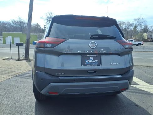 Used 2021 Nissan Rogue SV image 4