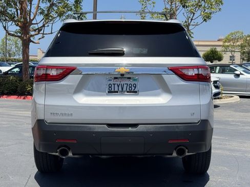Used 2021 Chevrolet Traverse LT FWD image 13