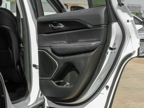 Used 2022 Jeep Grand Cherokee Laredo w/ Luxury Tech Group I image 55