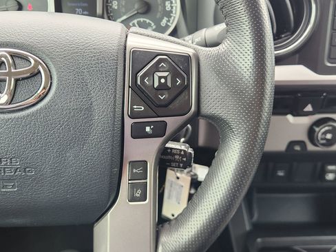 Used 2018 Toyota Tacoma SR5 image 33