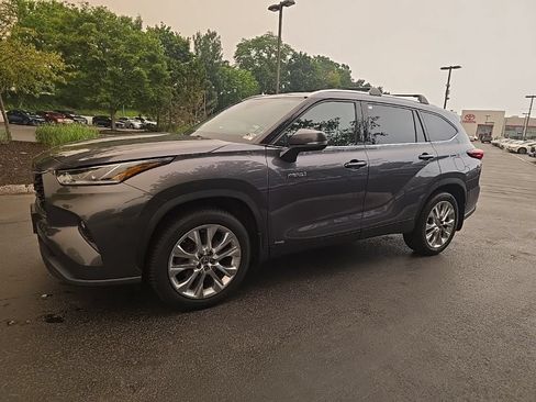Used 2021 Toyota Highlander Limited AWD/4WD image 3