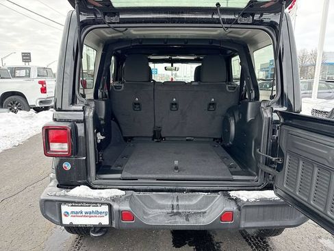 Used 2022 Jeep Wrangler Unlimited Sahara AWD/4WD image 24