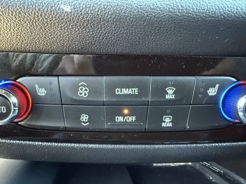 Used 2023 Buick Enclave Essence w/ Experience Buick Package image 21