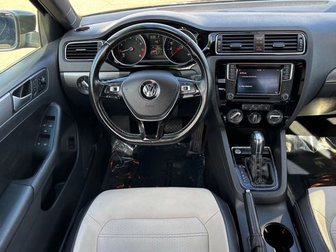 Used 2017 Volkswagen Jetta Sport image 19