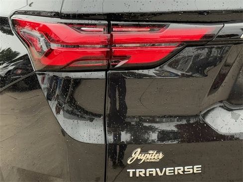 Used 2023 Chevrolet Traverse LS image 6