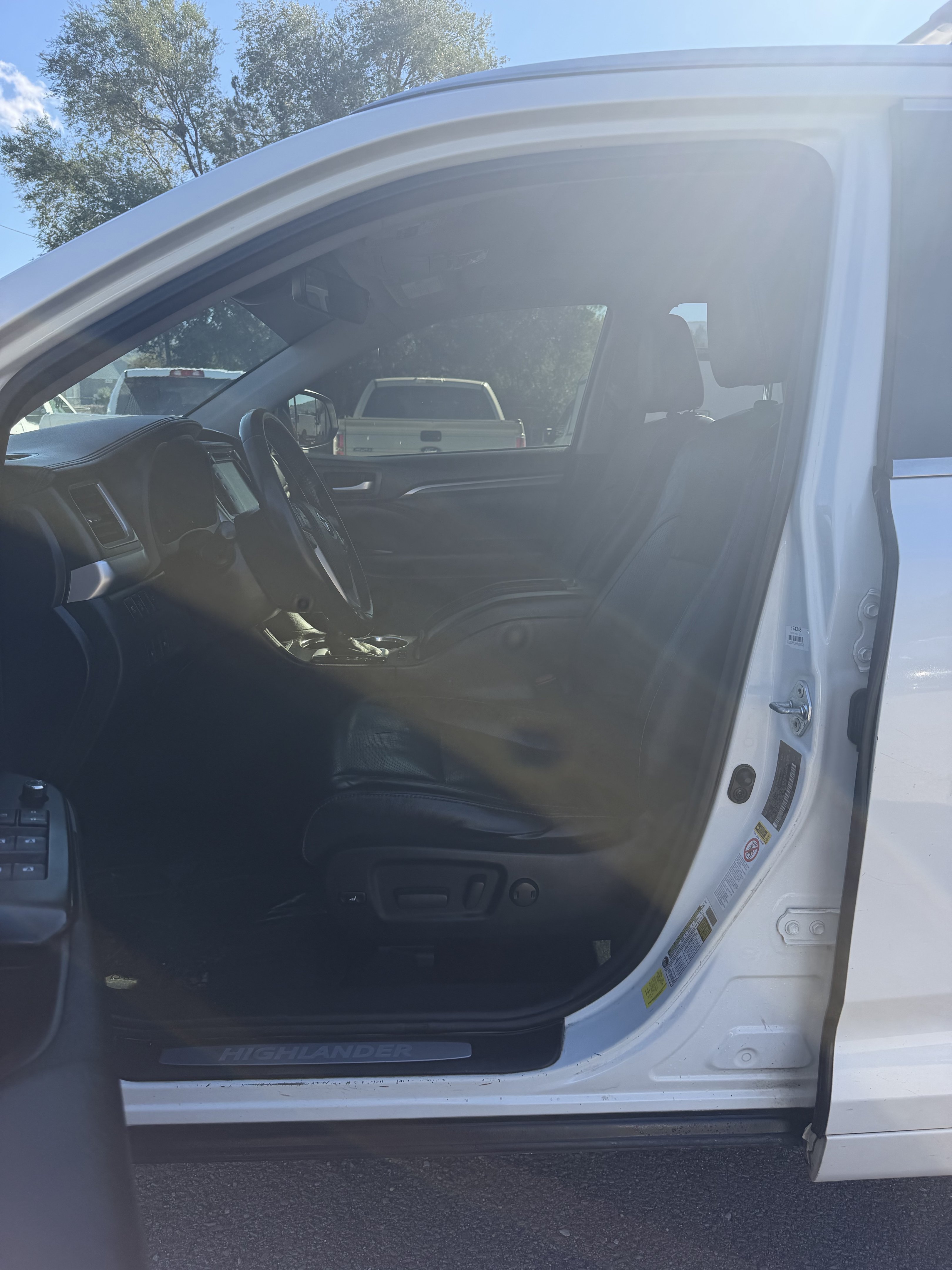 Used 2017 Toyota Highlander Limited FWD image 16