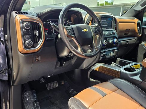 Used 2022 Chevrolet Silverado 2500 High Country w/ Technology Package AWD/4WD image 13
