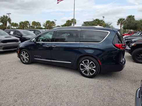 Certified 2024 Chrysler Pacifica Pinnacle FWD image 10