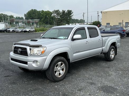 Used 2011 Toyota Tacoma 4x4 Double Cab w/ TRD Sport Pkg image 4