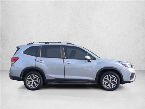 Used 2020 Subaru Forester Premium AWD/4WD image 4